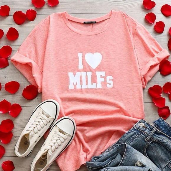 SHEIN Tops - ☀️ “I love MILFs” Pink Graphic Slogan Shirt